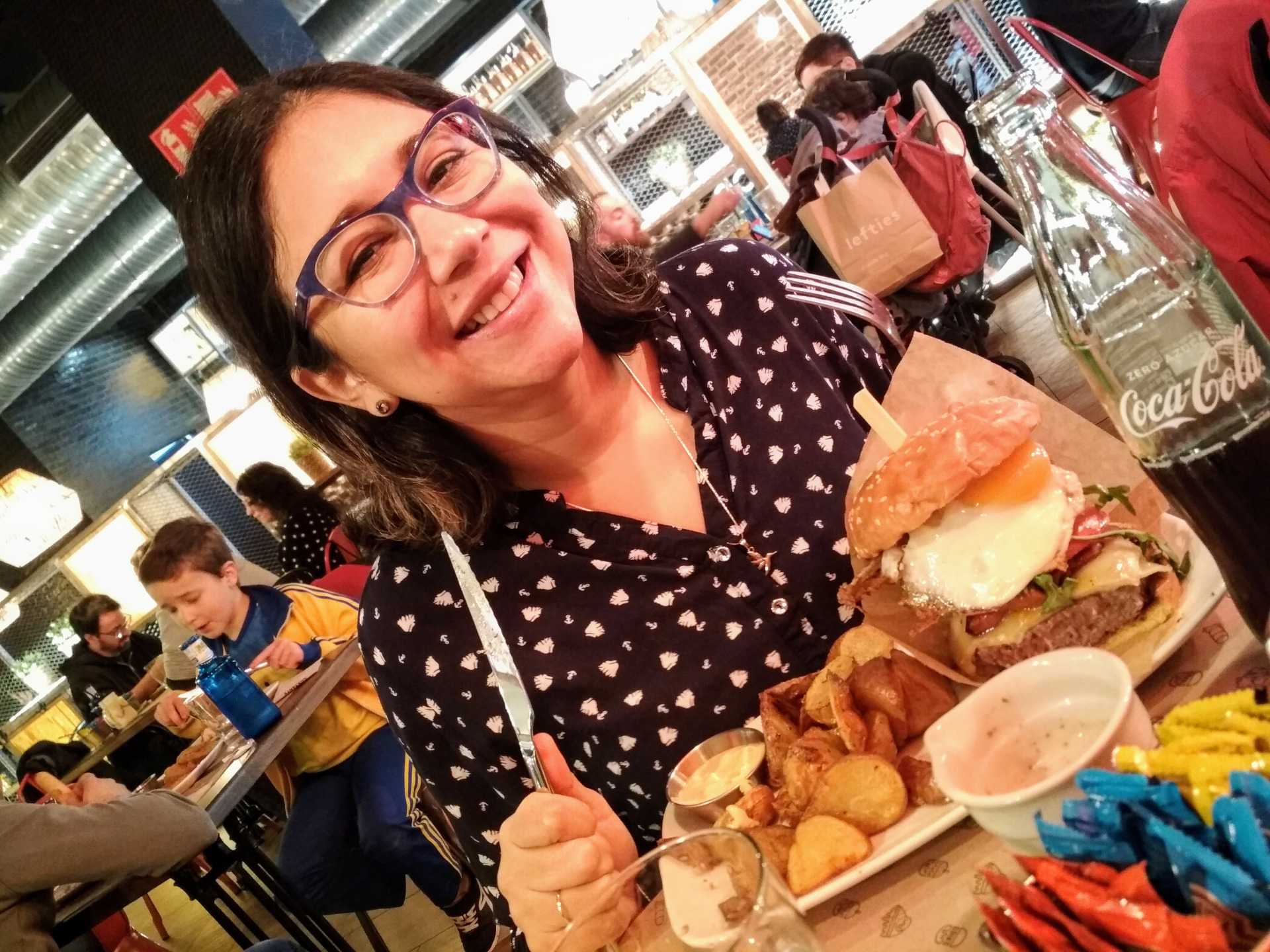 Alejandra, su hamburguesa y el mejunje
